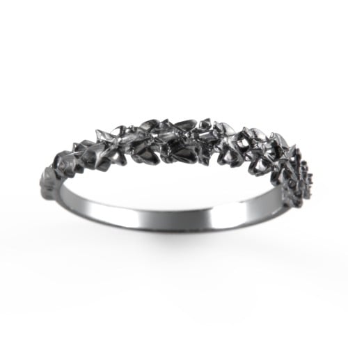 Carmilla - Narrow Spine Band Ring