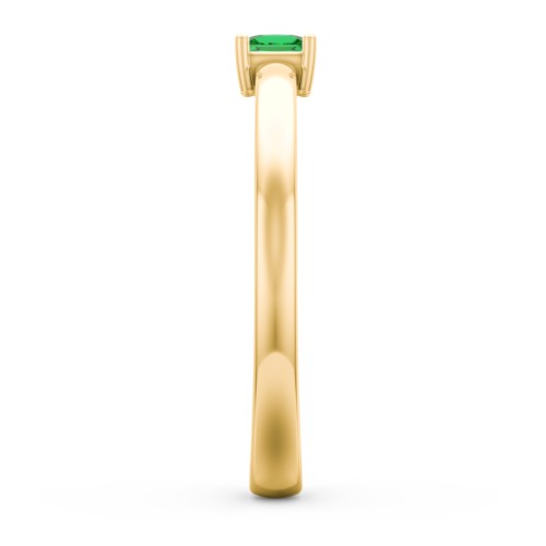 Elegant Princess Ring – 14K Yellow Gold with Emerald