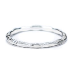 Faceted Wave Band with Milgrain Detailing