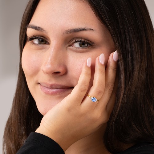 Round Gemstone Ring With Clustered Side Stones