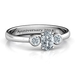 Oval Centre with Twin Bezel Rounds Ring