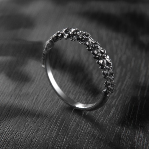 Carmilla - Narrow Spine Band Ring – Sterling Silver