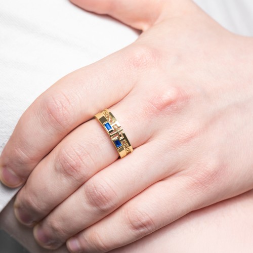Men’s Cross Ring with East-West Baguette Gemstones – 10K Yellow Gold with Peridot and Emerald