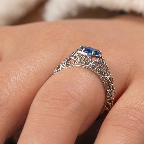 Vintage Graduation Ring – Sterling Silver with Blue Sapphire