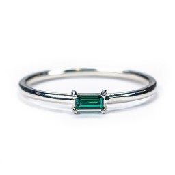 East-West Stackable Baguette Ring in 925 Sterling Silver with Emerald