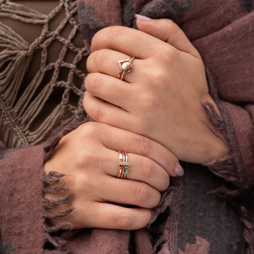 Engravable Baguette Ring with East-West Setting – 10K Rose Gold with Blue Sapphire