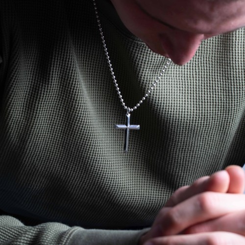 Men’s Engravable Knife Edge Silver Cross Pendant