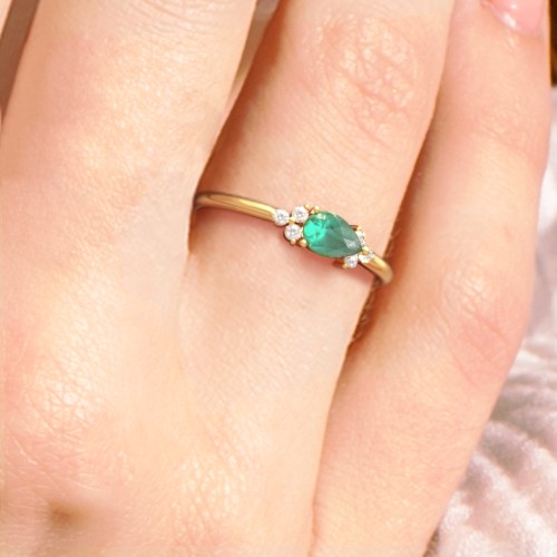 East-West Pear Gemstone Ring With Triple Side Stones – 18K Gold Plated Silver with Peridot