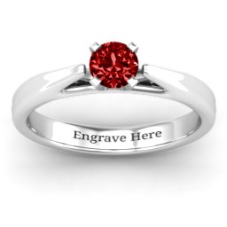 Ski Tip Solitaire Ring in 925 Sterling Silver with Garnet