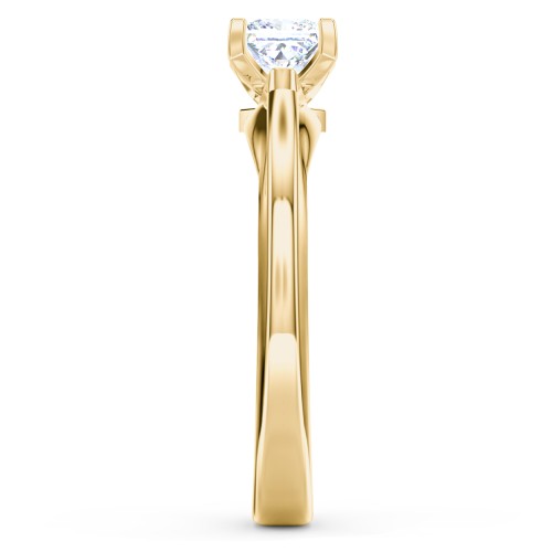 Solitaire Engagement Ring with Peaked Shoulders – 9kt Yellow Gold