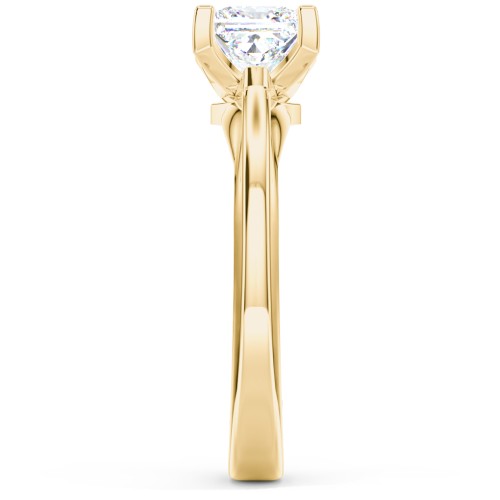 Solitaire Engagement Ring with Peaked Shoulders – 9kt Yellow Gold