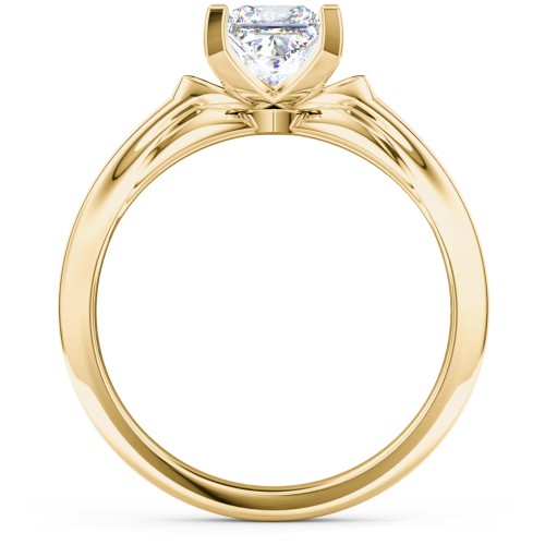 Solitaire Engagement Ring with Peaked Shoulders – 9kt Yellow Gold