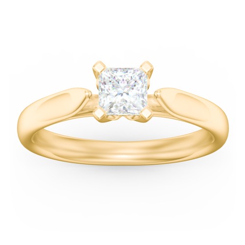Classic Solitaire Engagement Ring with Cathedral Setting – 9kt Yellow Gold