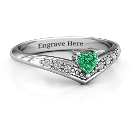 V-Accented Heart Ring in 925 Sterling Silver with Emerald