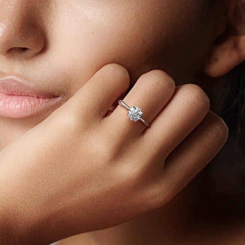 1.5 ct. (7.5mm) Moissanite Engagement Ring with Tapered Knife Edge – 9kt White Gold with Moissanite