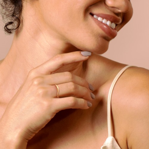 Dainty Curved Contour Band with Accents